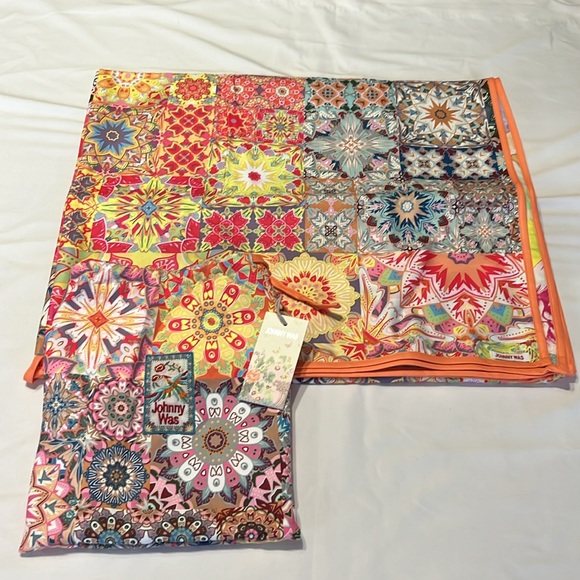 Johnny Was Kaleida Beach Blanket 40"x70" NWT - Picture 7 of 11